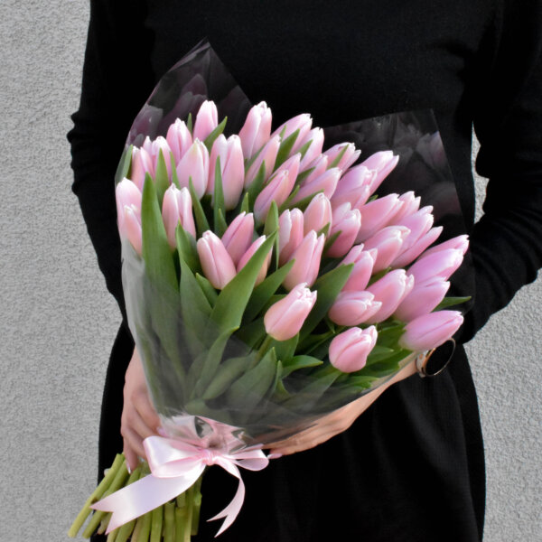 Tulpės puokštėje rožinės spalvos
