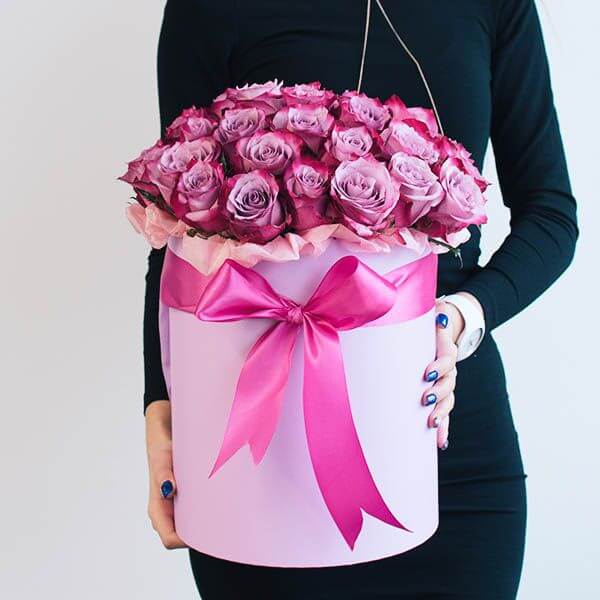 Rožinių rožių dėžutė