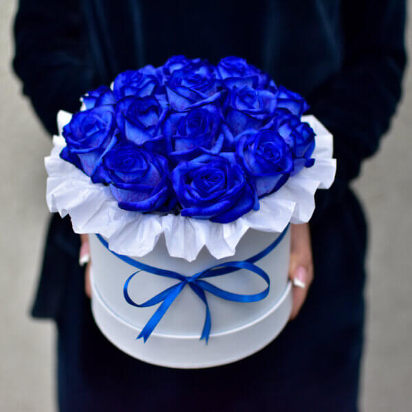 Mėlynų rožių dėžutė gėlės merginoms