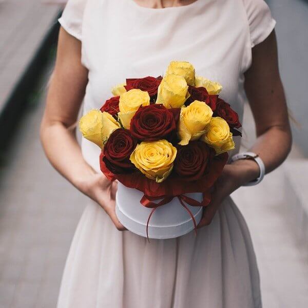 Red and yellow rose box