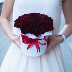 One-color carnation box