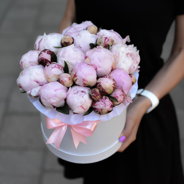 Monochromatic Peonies Box Flowers Delivery In Vilnius Gintarės Gėlės