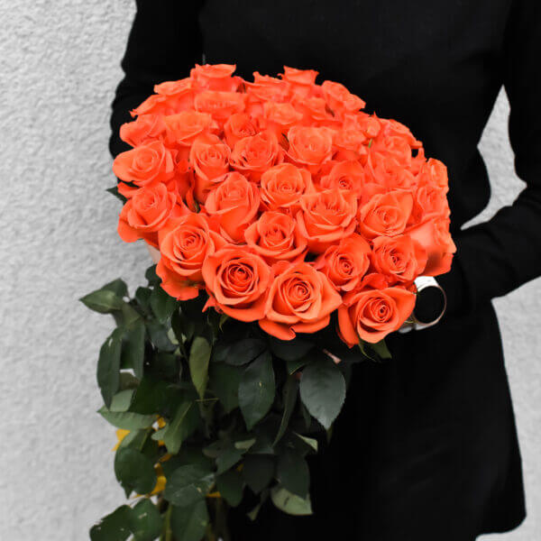 Gėlės merginoms oranžinių rožių puokštė