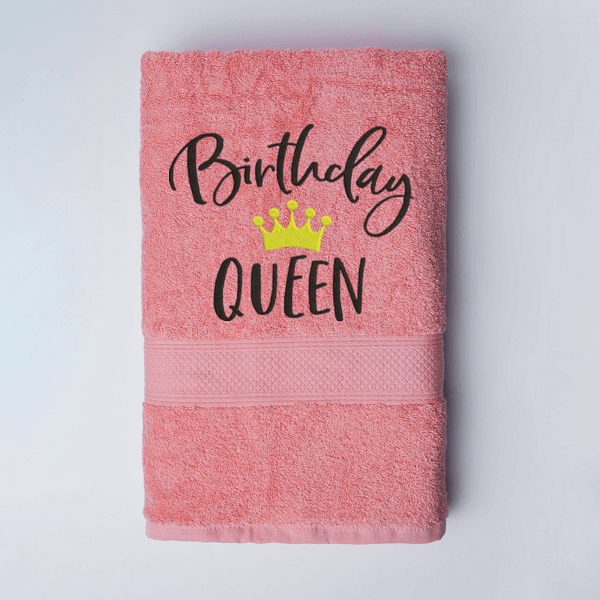 Rožinis rankšluostis „Birthday Queen" dėžutėje