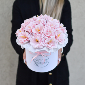 Muilo gėlių dėžutė iš rožinių mažų bijūnų gėlės moterims