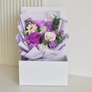 Stabilizuotos gėlės puokštėje dovana merginai